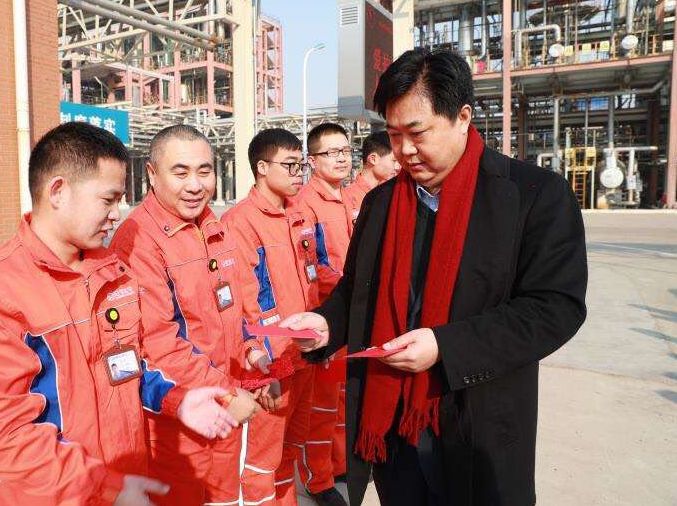 集團(tuán)公司領(lǐng)導(dǎo)慰問堅(jiān)守一線干部員工