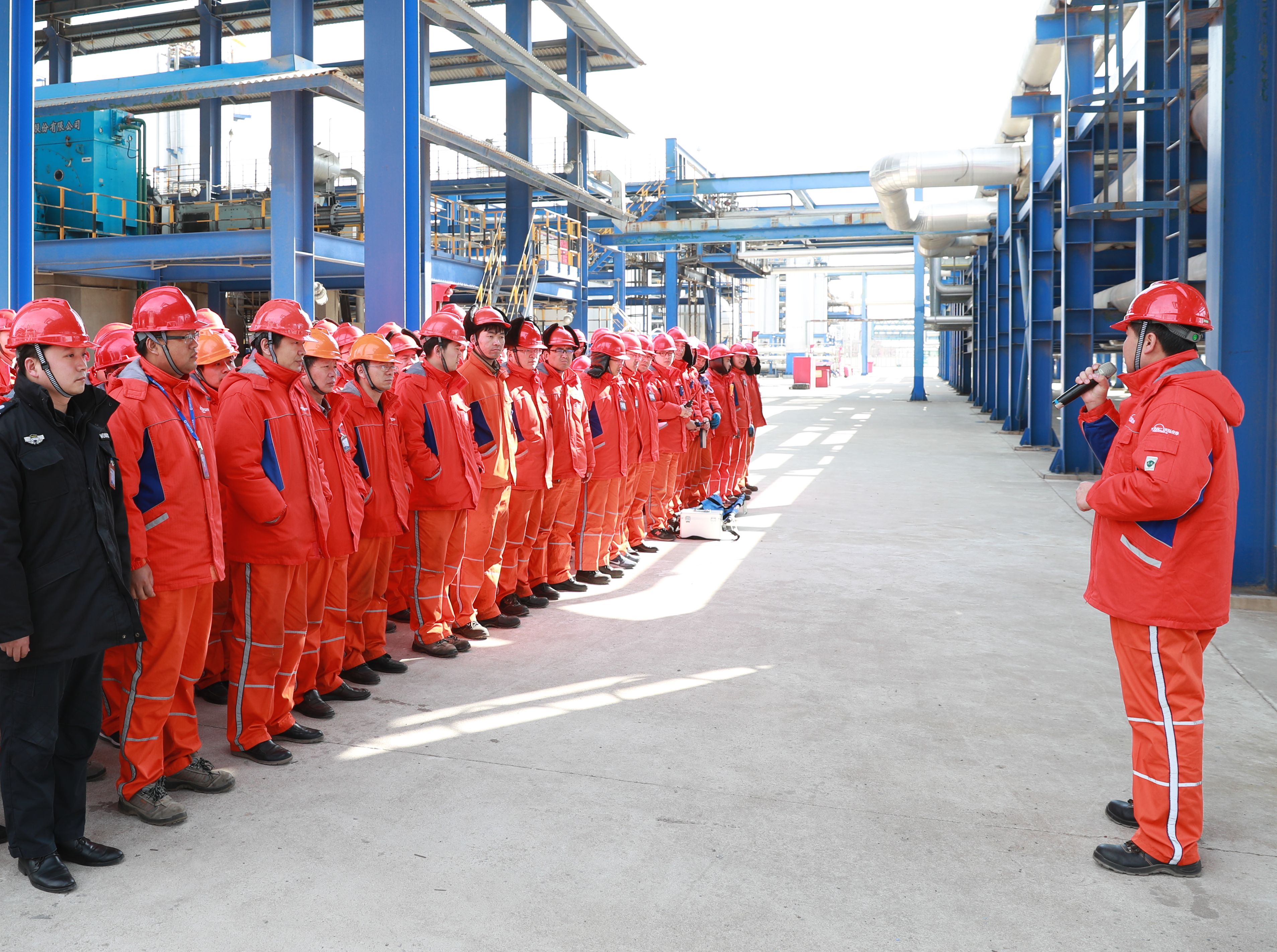 石化集團天弘公司開展突發(fā)事故應(yīng)急救援演練