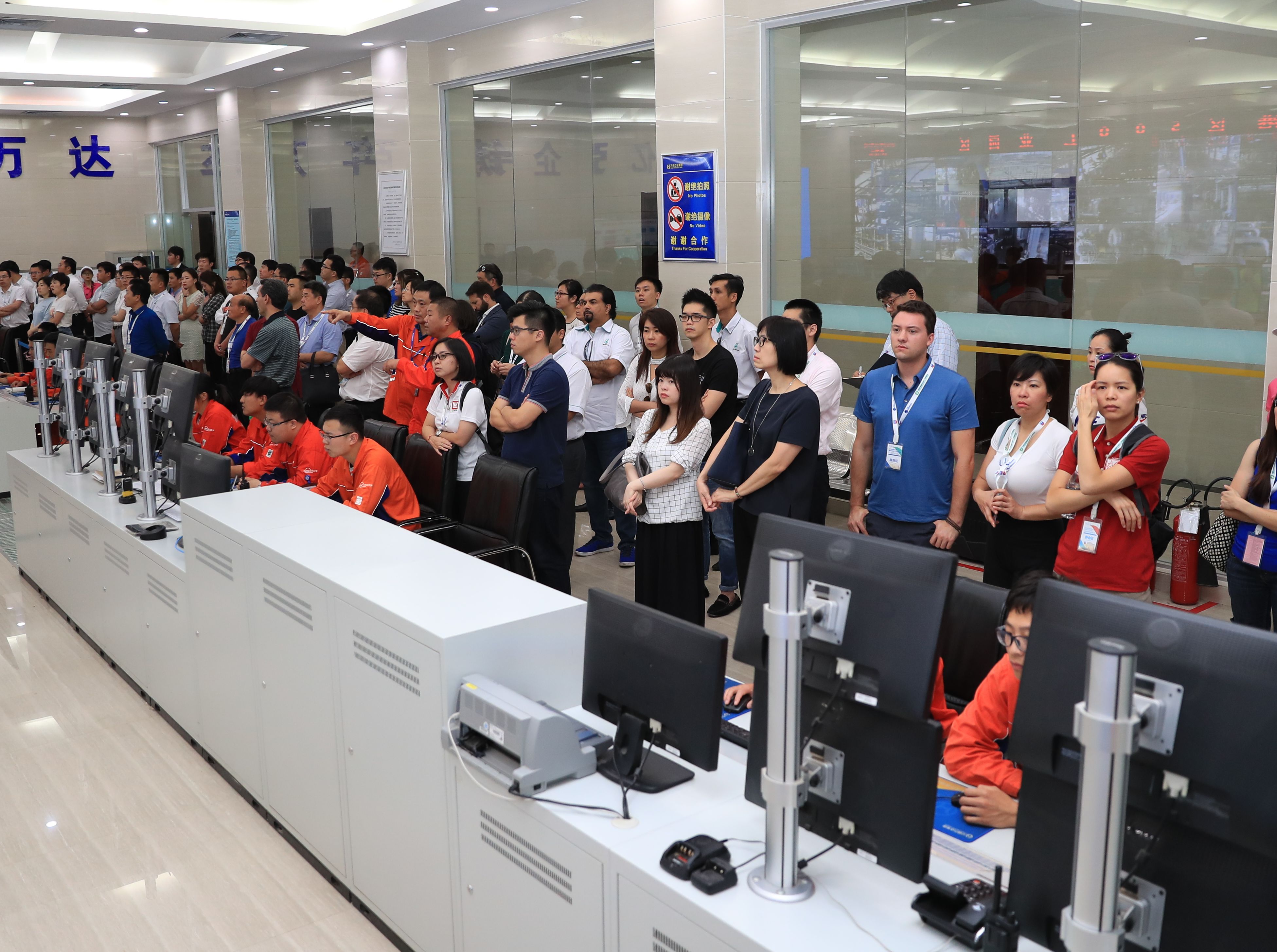 2018中國（東營）國際石油化工貿(mào)易展覽會參觀考察組蒞臨萬達(dá)石化集團(tuán)參觀