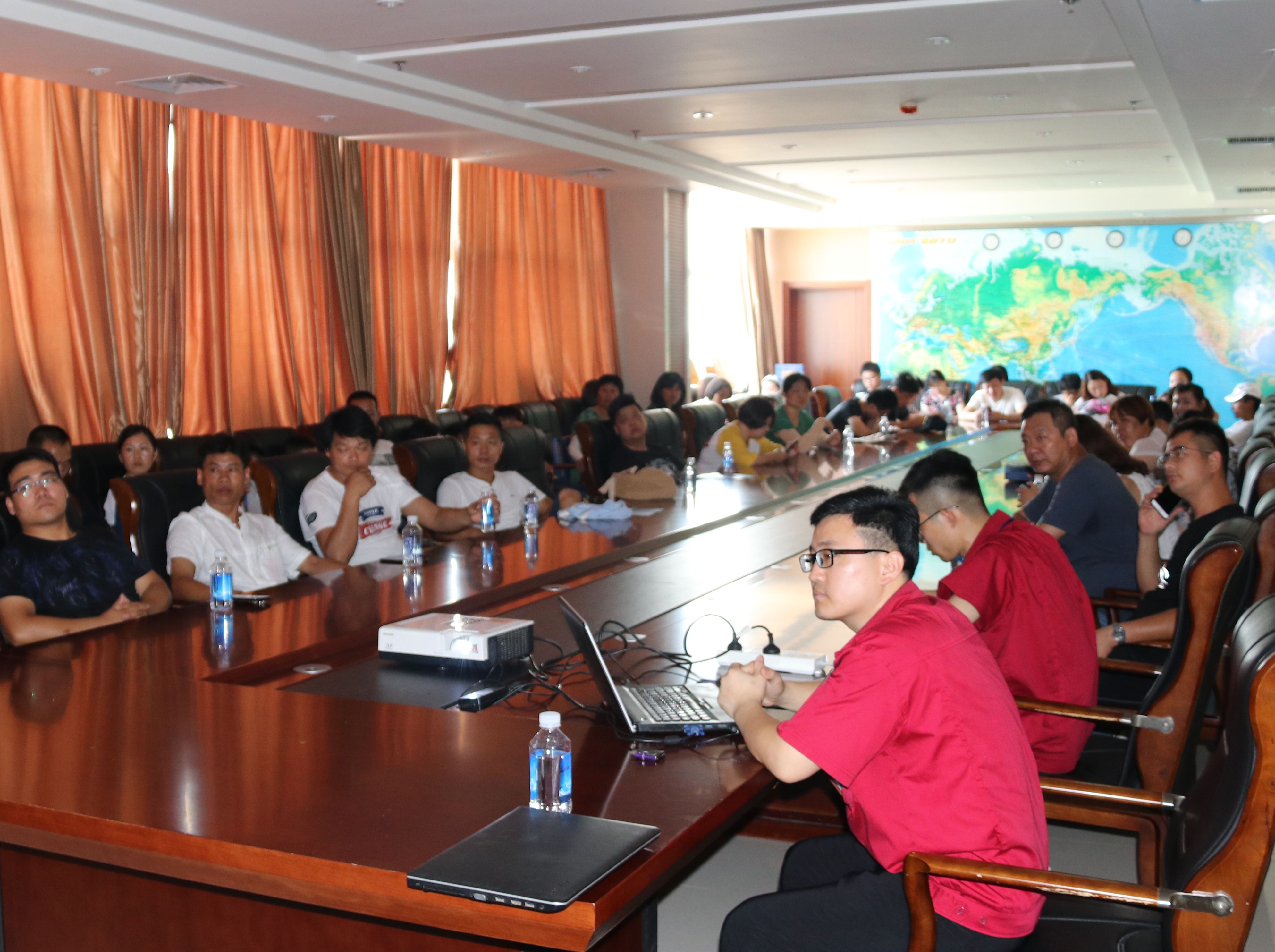 橡膠集團40余名內(nèi)銷代理商來訪考察